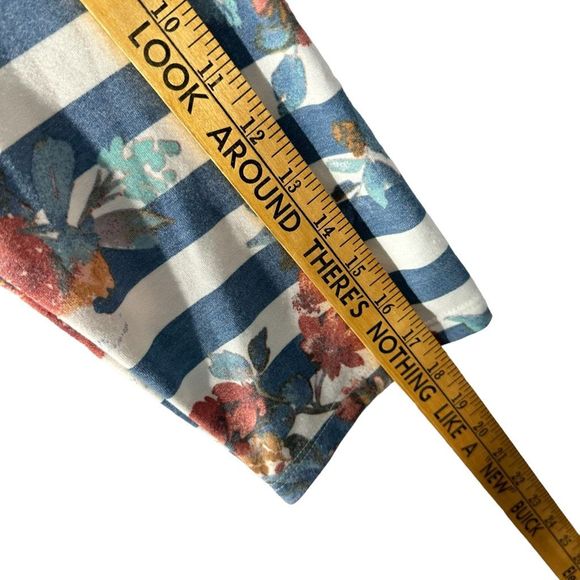 Moa Moa Plus Size 2X Blue & White Striped Floral Relaxed Fit Top Twist Hem EUC - Picture 11 of 12